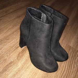 Like new black high heeled booties